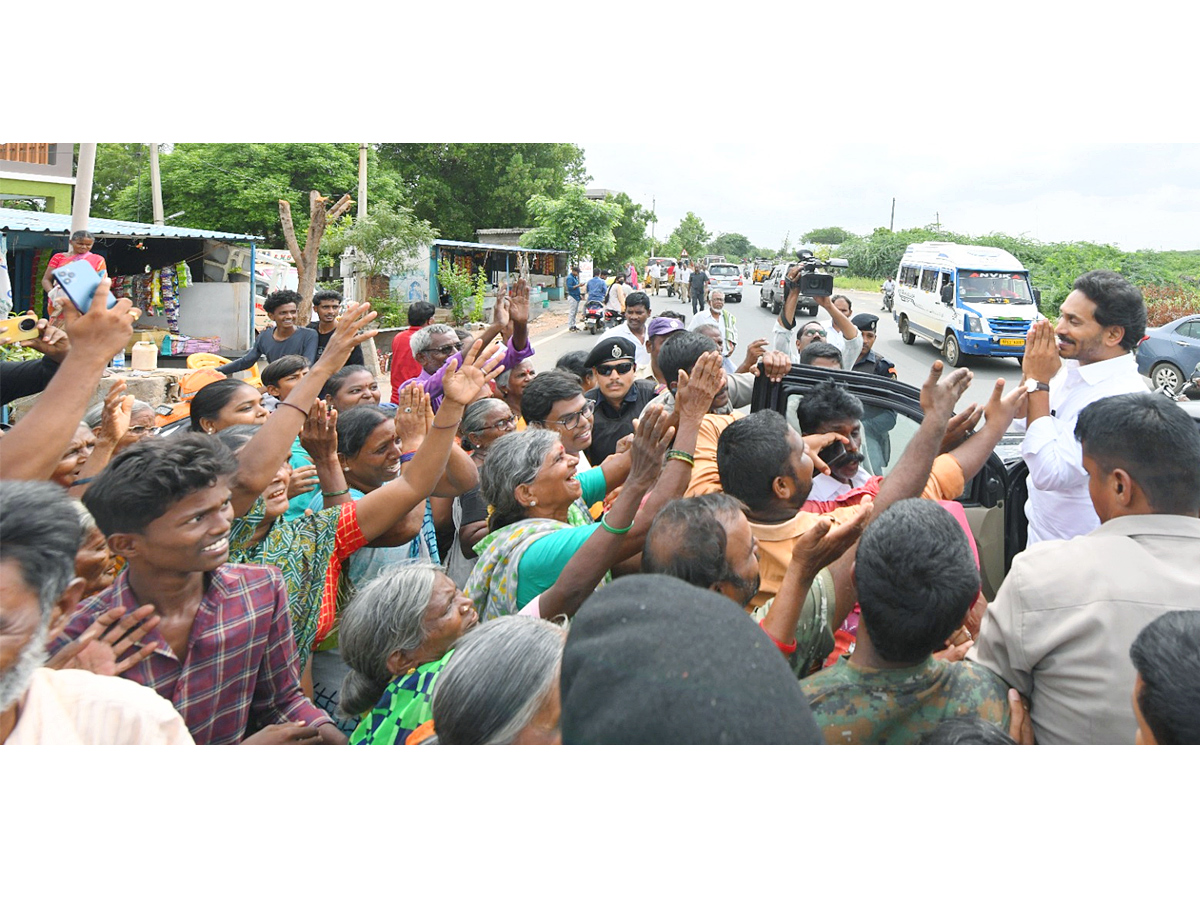 YS Jagan Received Warm Welcome In Kadapa At Pulivendula Photos9