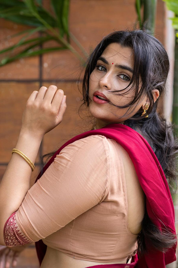 Tollywood Actress Kavya Kalyanram Stunning Photos Viral3