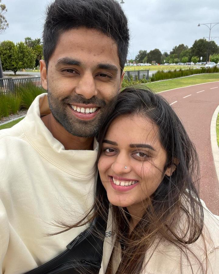 Suryakumar Yadav Devisha Shetty Wedding Anniversary Photos Goes Viral In Social Media2