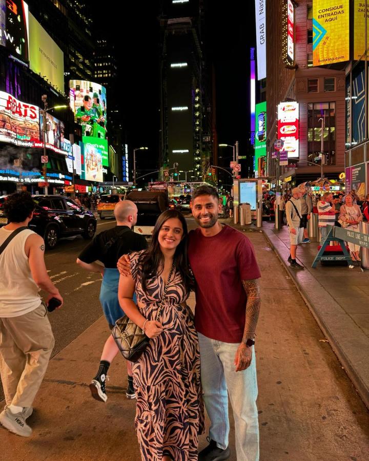 Suryakumar Yadav Devisha Shetty Wedding Anniversary Photos Goes Viral In Social Media10