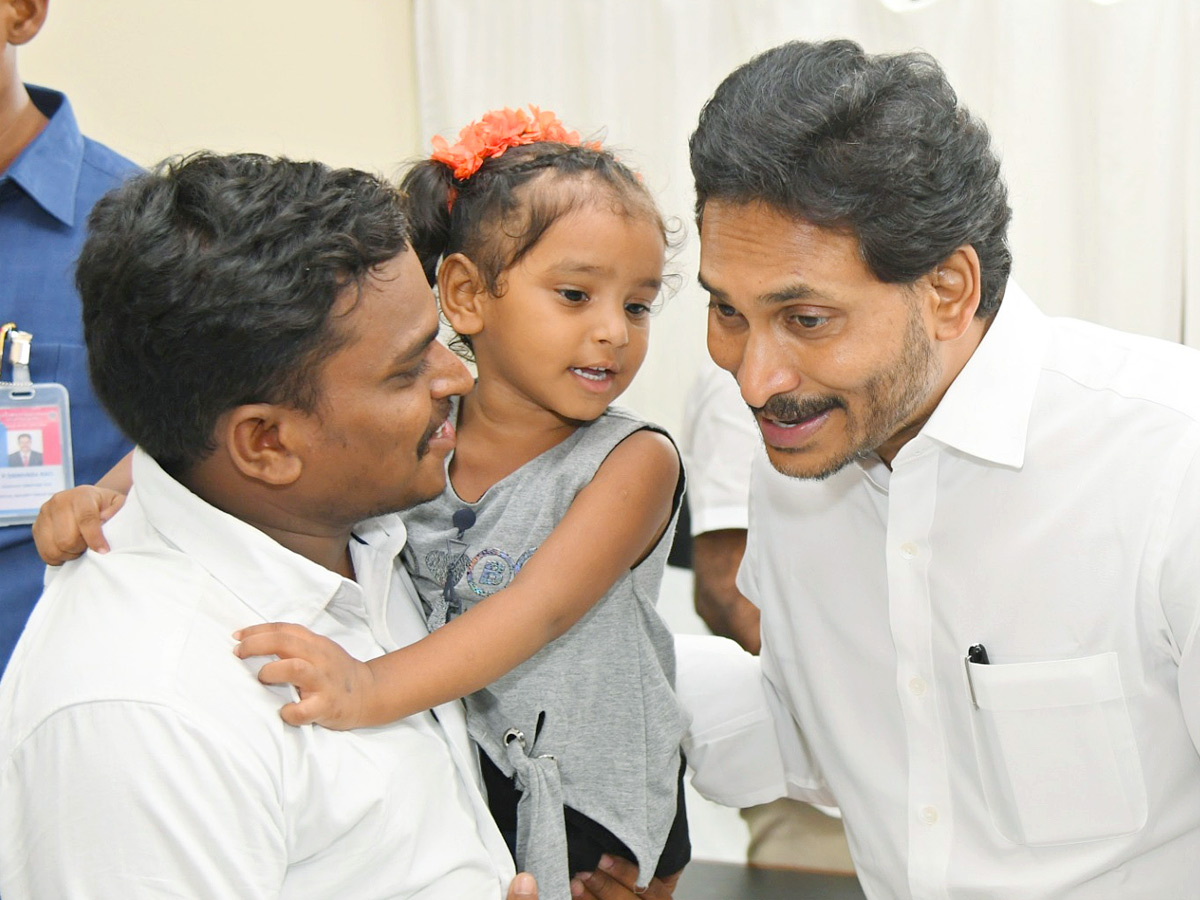 YSRCP Leaders and Public Reached to Pulivendula Camp Office to Meet YS Jagan Photos2