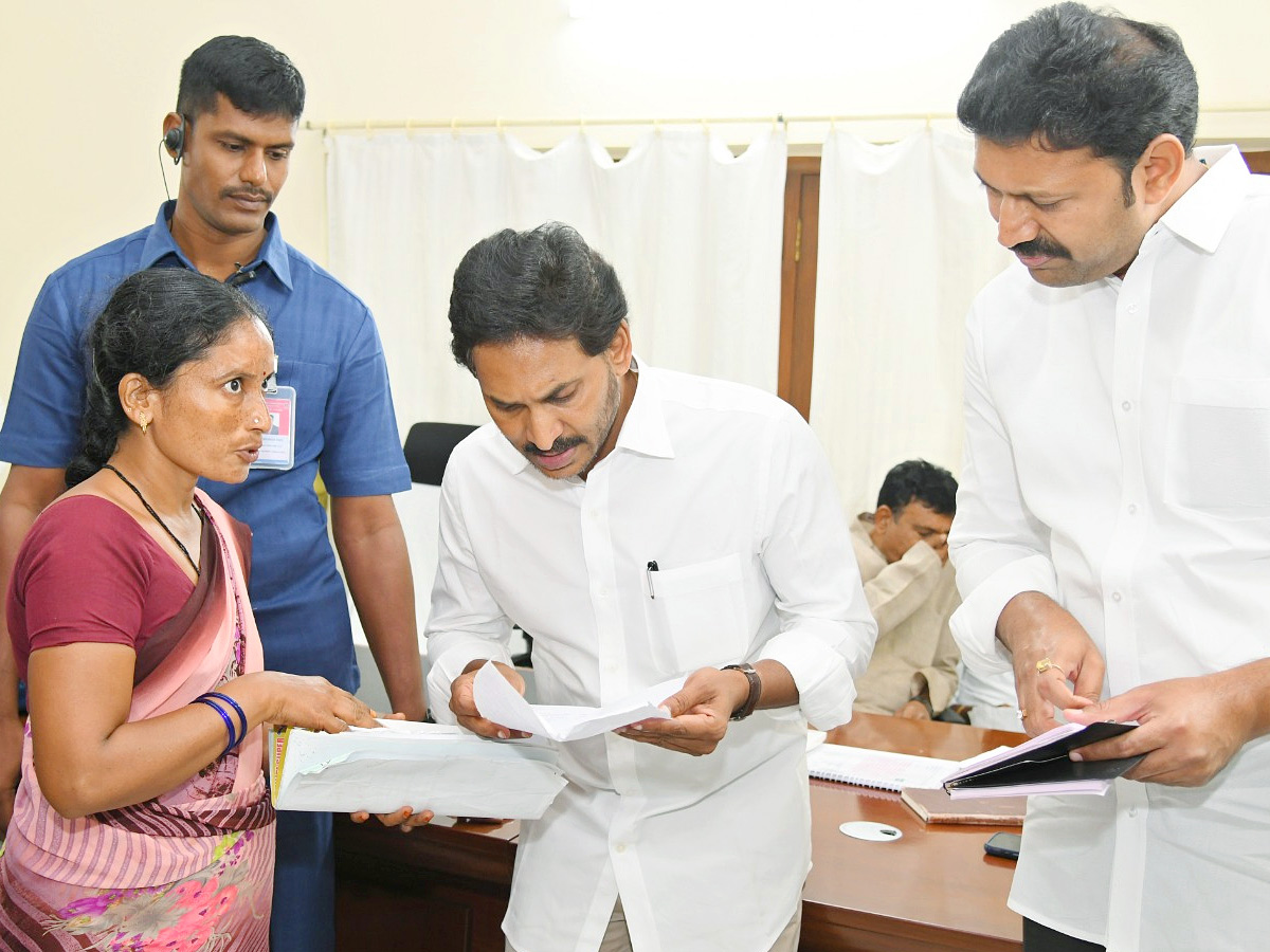 YSRCP Leaders and Public Reached to Pulivendula Camp Office to Meet YS Jagan Photos12