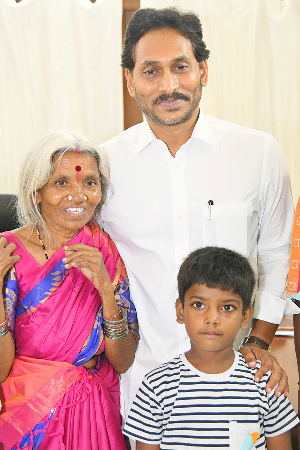 YSRCP Leaders and Public Reached to Pulivendula Camp Office to Meet YS Jagan Photos14