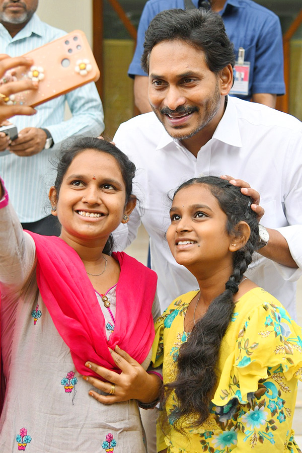 YSRCP Leaders and Public Reached to Pulivendula Camp Office to Meet YS Jagan Photos15