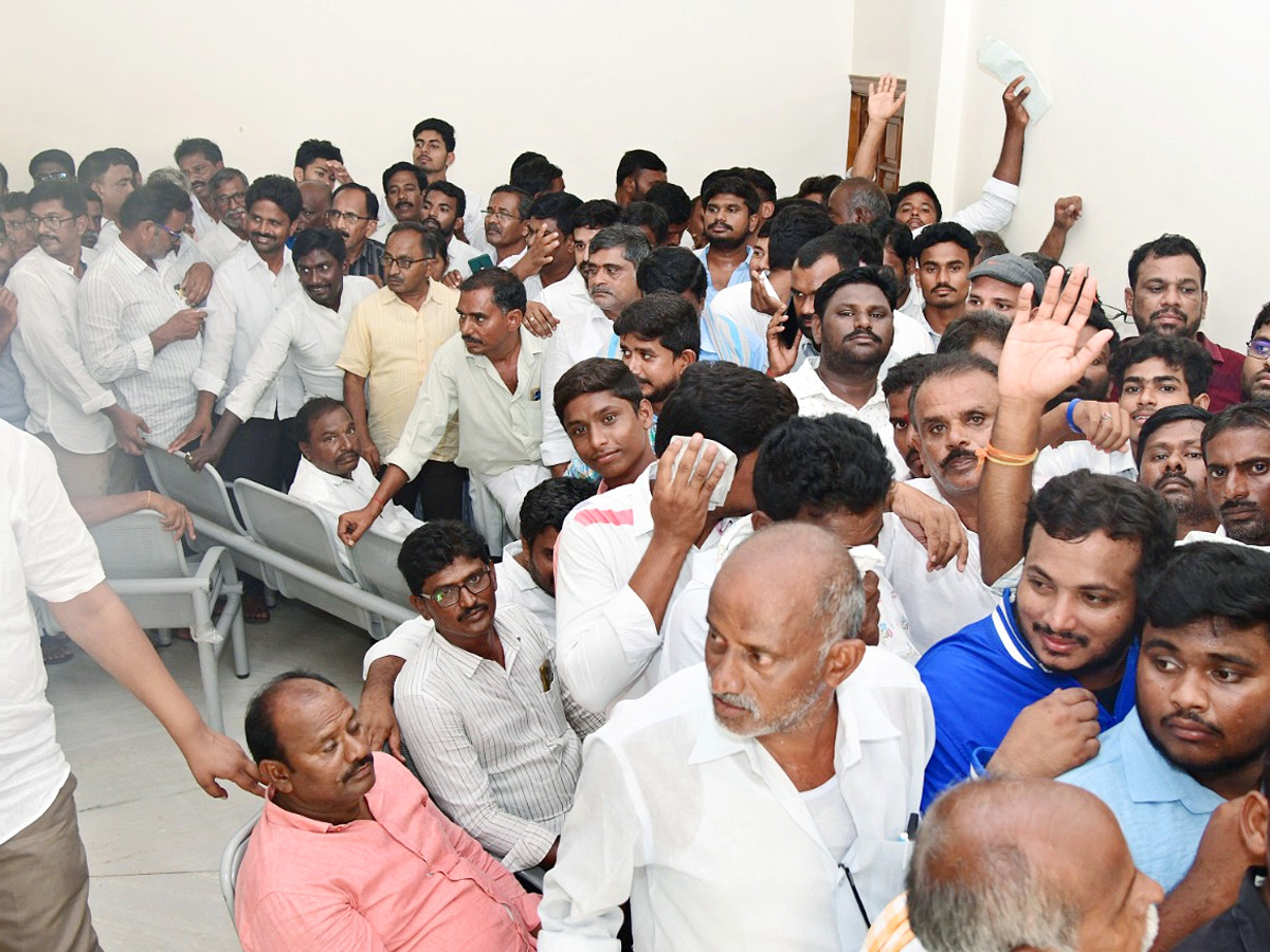 YSRCP Leaders and Public Reached to Pulivendula Camp Office to Meet YS Jagan Photos17