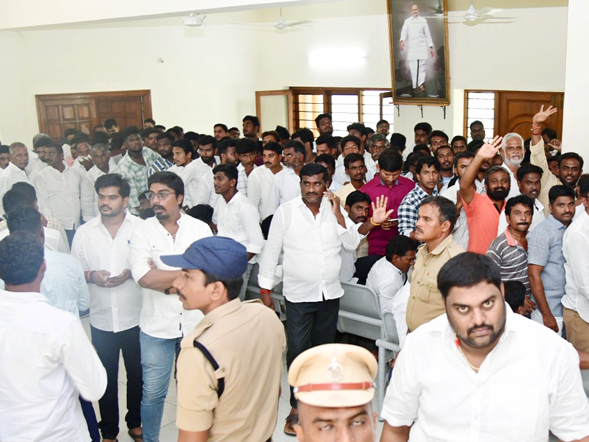 YSRCP Leaders and Public Reached to Pulivendula Camp Office to Meet YS Jagan Photos18