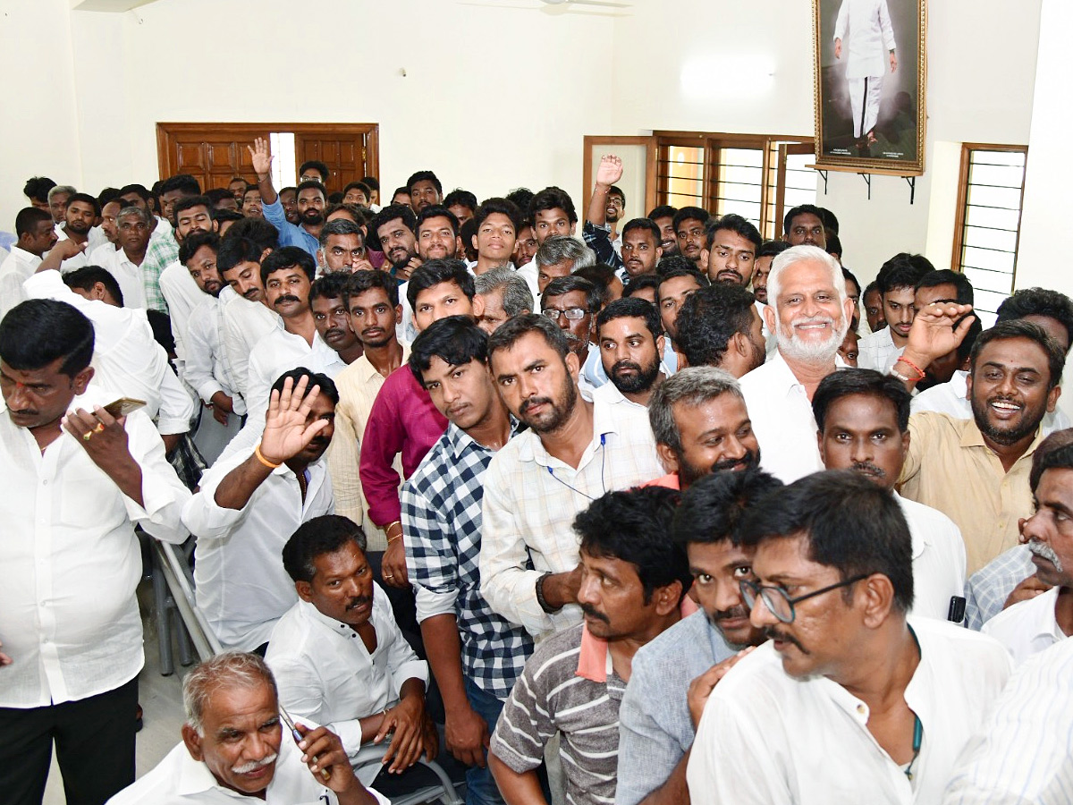 YSRCP Leaders and Public Reached to Pulivendula Camp Office to Meet YS Jagan Photos20