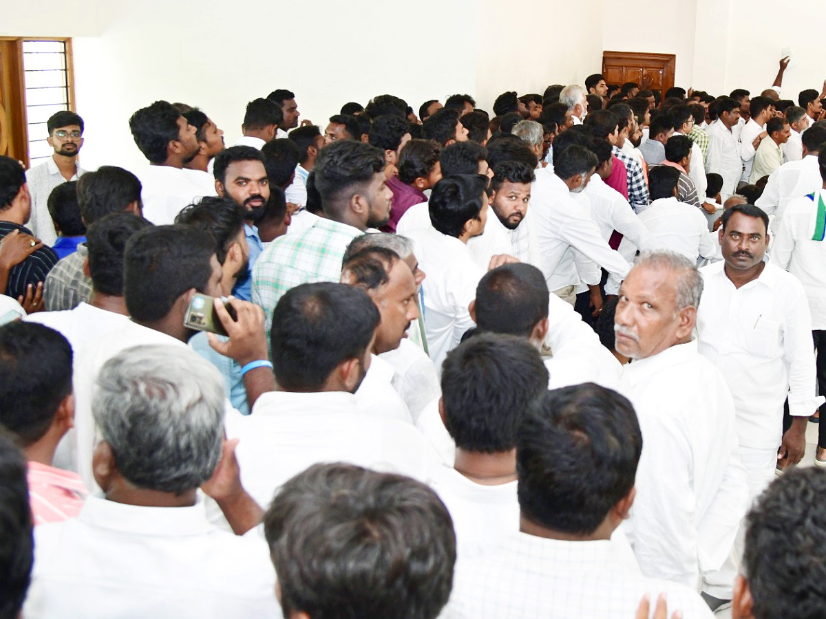 YSRCP Leaders and Public Reached to Pulivendula Camp Office to Meet YS Jagan Photos21