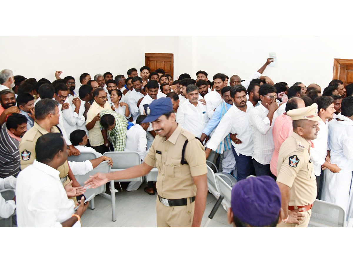 YSRCP Leaders and Public Reached to Pulivendula Camp Office to Meet YS Jagan Photos22