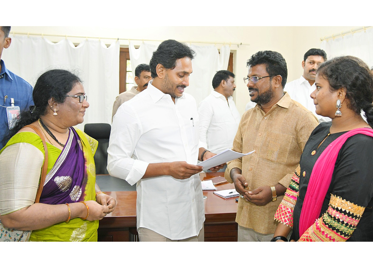 YSRCP Leaders and Public Reached to Pulivendula Camp Office to Meet YS Jagan Photos4