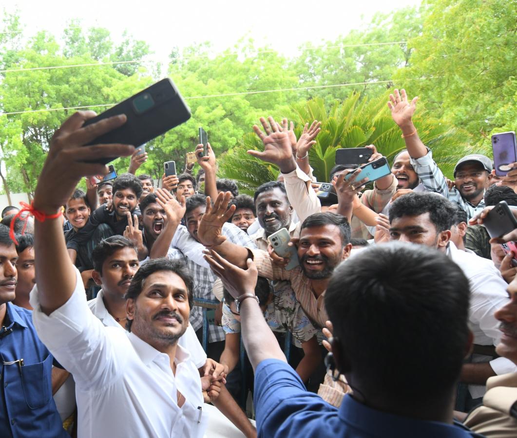 YS Jagan Mohan Reddy Meets People At Pulivendula Photos11