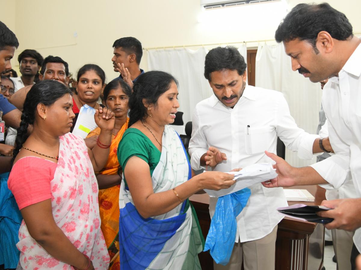 YS Jagan Mohan Reddy Meets People At Pulivendula Photos1