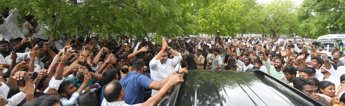 YS Jagan Mohan Reddy Meets People At Pulivendula Photos17