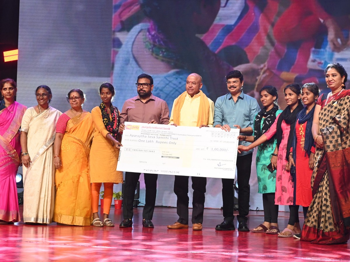 Celebrities Buzz At Kalamandir Foundation Day Celebration11