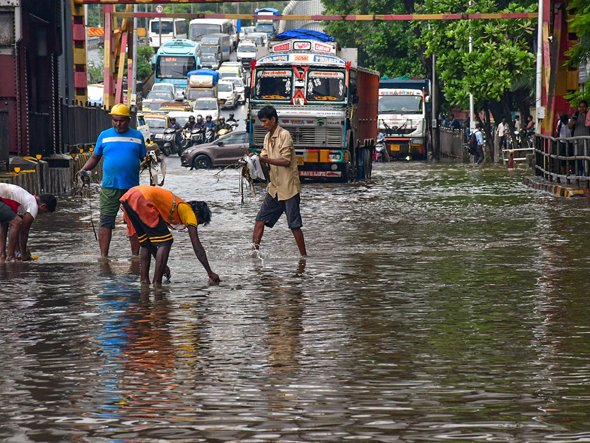 Today Mumbai Waterlogged, Heavy Rain Photos1