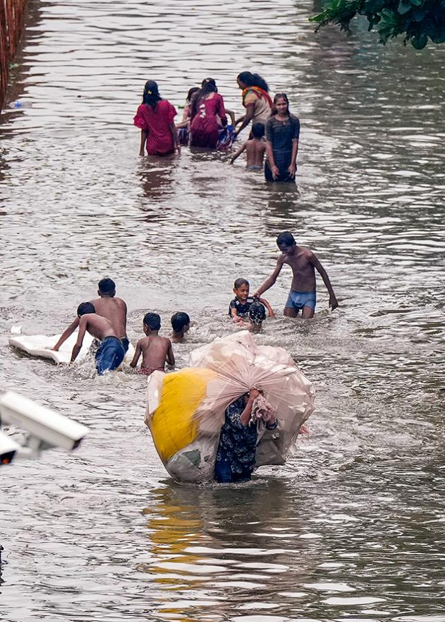 Today Mumbai Waterlogged, Heavy Rain Photos14