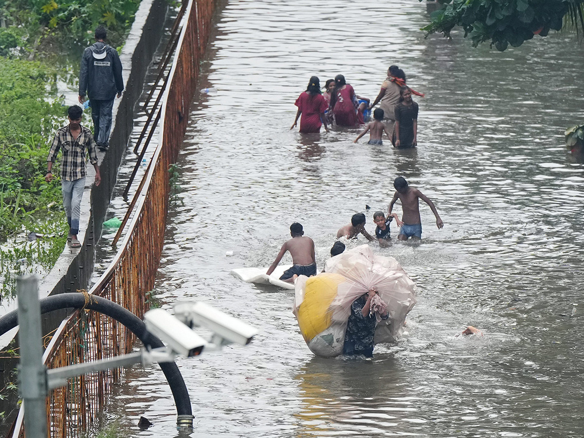 Today Mumbai Waterlogged, Heavy Rain Photos15