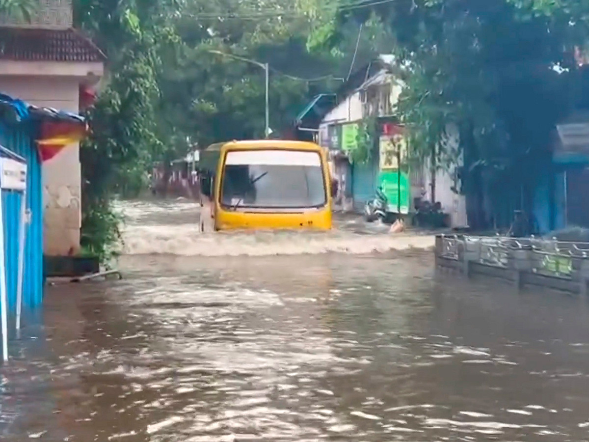 Today Mumbai Waterlogged, Heavy Rain Photos17