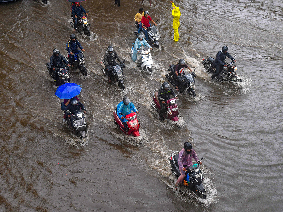 Today Mumbai Waterlogged, Heavy Rain Photos2