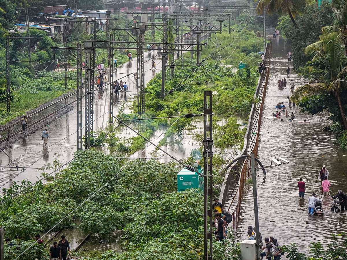 Today Mumbai Waterlogged, Heavy Rain Photos6