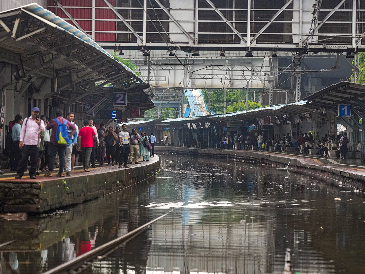 Today Mumbai Waterlogged, Heavy Rain Photos7