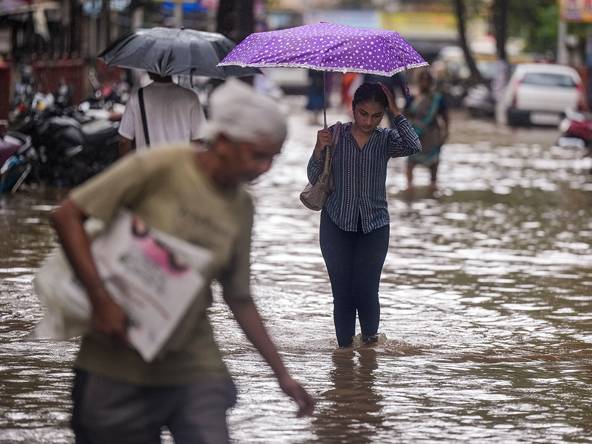 Today Mumbai Waterlogged, Heavy Rain Photos8