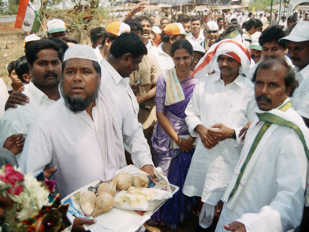 YSR 75th Birth Anniversary and Padayatra Photos18