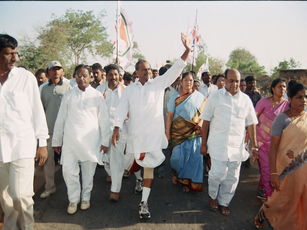 YSR 75th Birth Anniversary and Padayatra Photos27