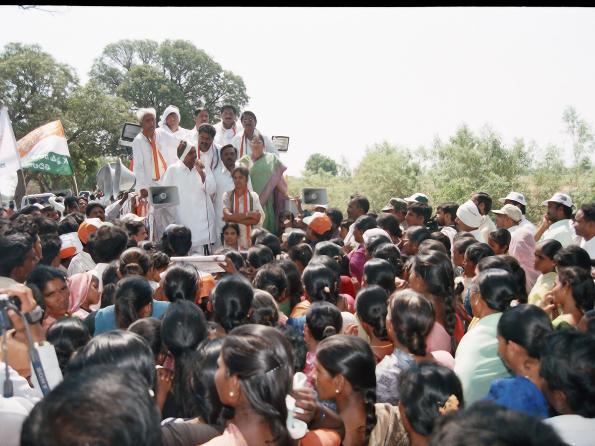 YSR 75th Birth Anniversary and Padayatra Photos28