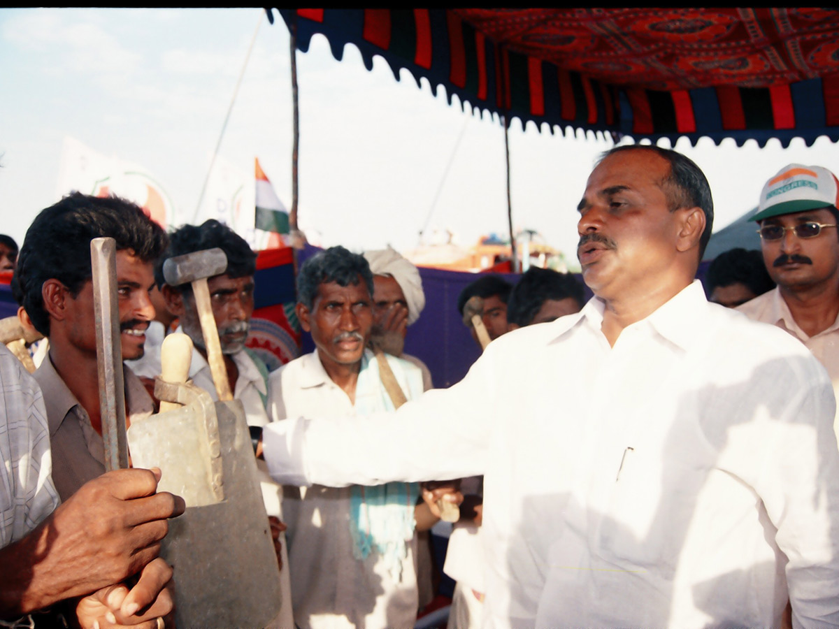 YSR 75th Birth Anniversary and Padayatra Photos32