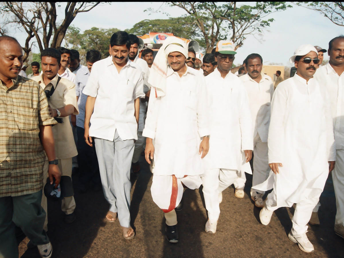 YSR 75th Birth Anniversary and Padayatra Photos40