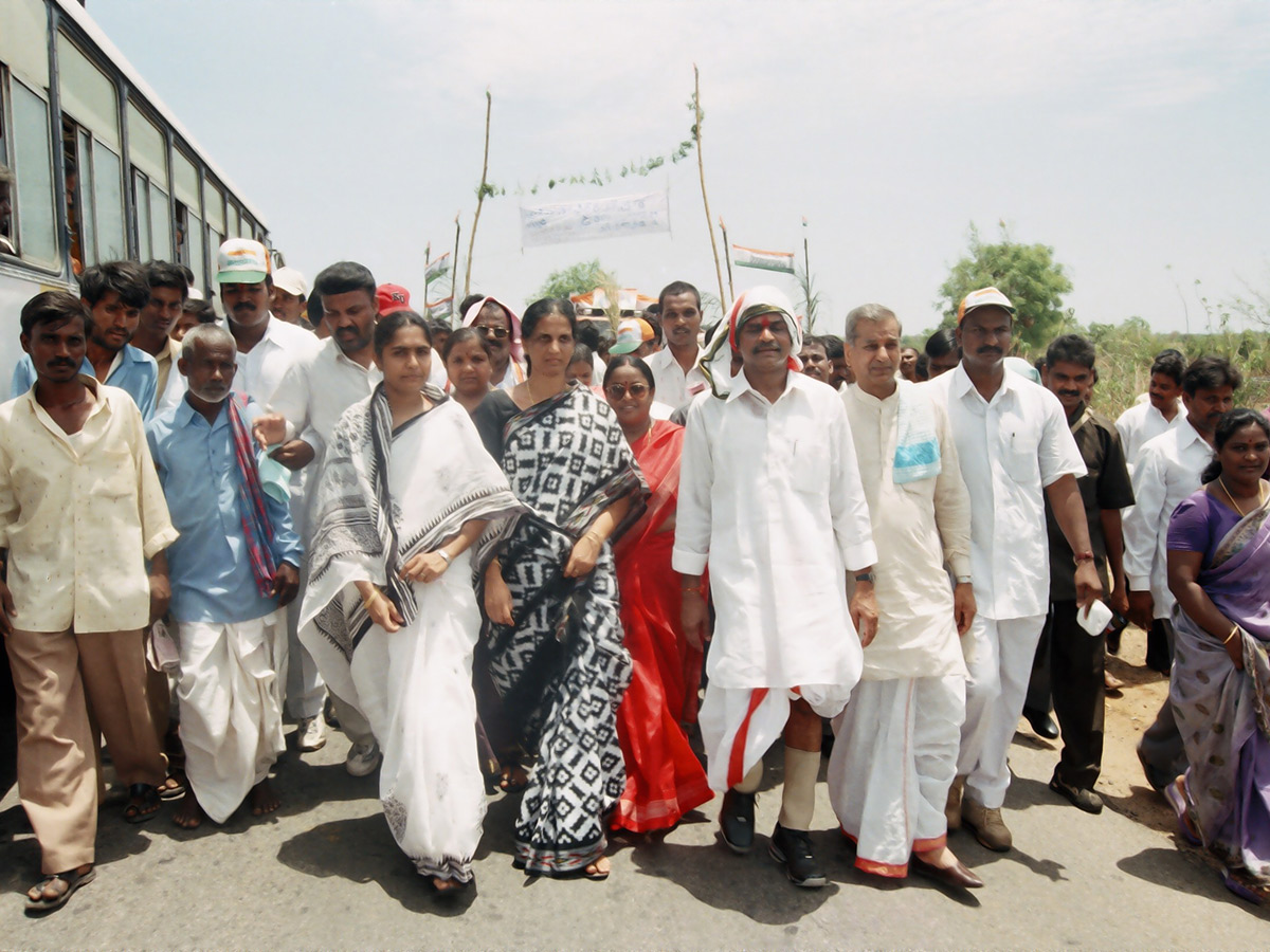 YSR 75th Birth Anniversary and Padayatra Photos46