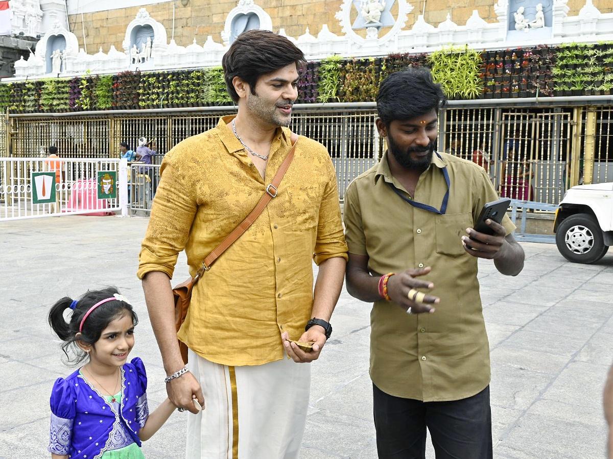 Celebrities Visit Tirumala Tirupati Temple Photos12