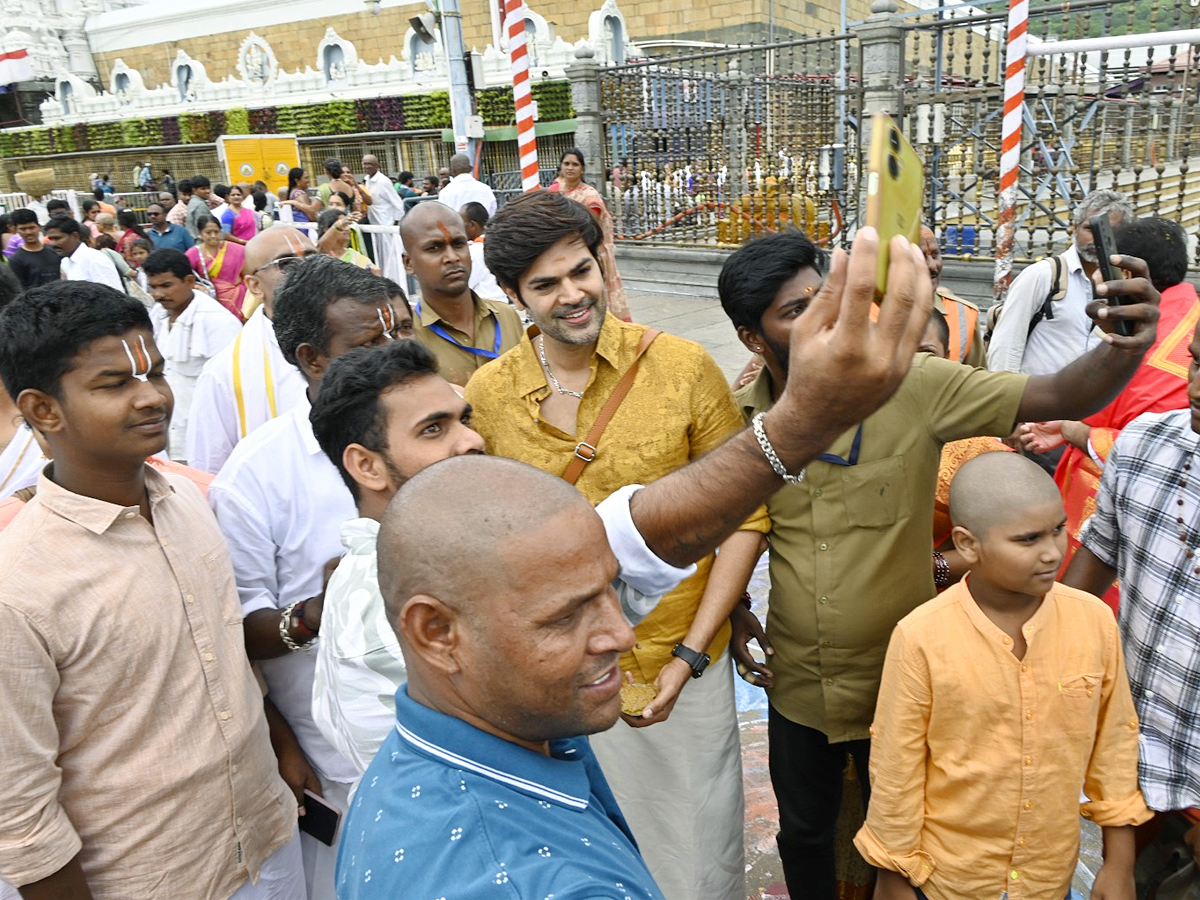 Celebrities Visit Tirumala Tirupati Temple Photos3