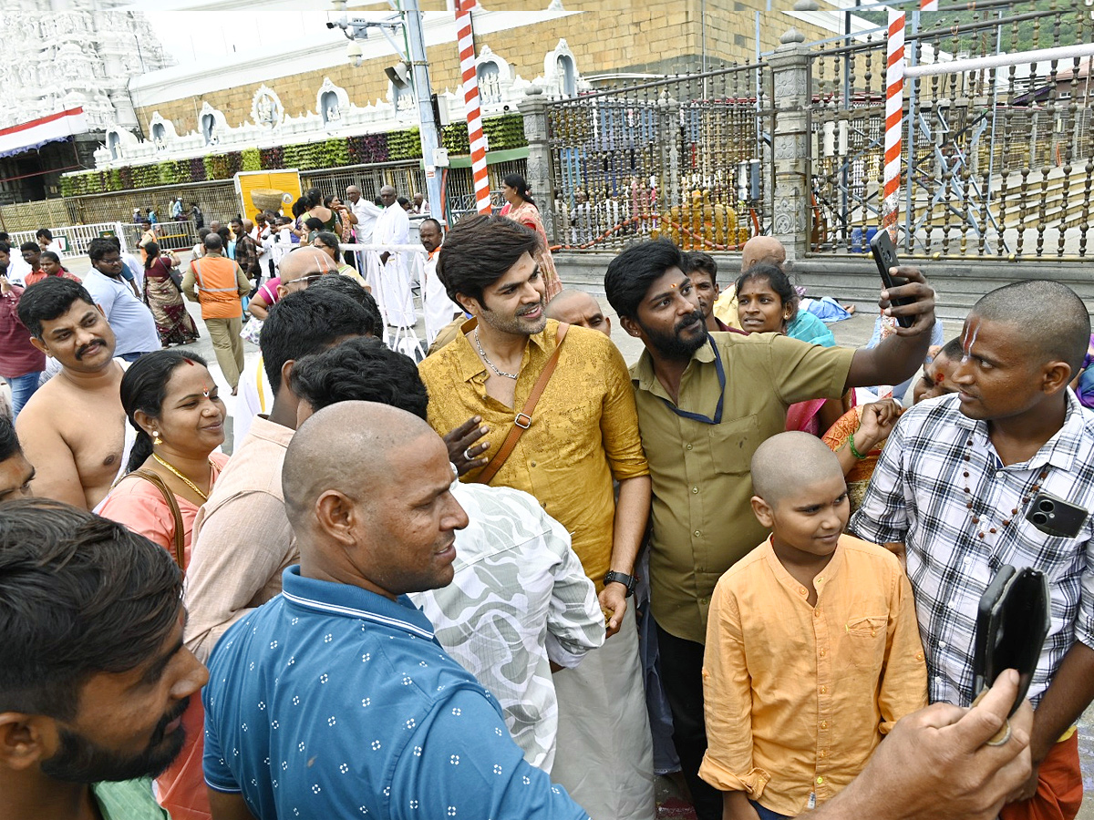 Celebrities Visit Tirumala Tirupati Temple Photos4