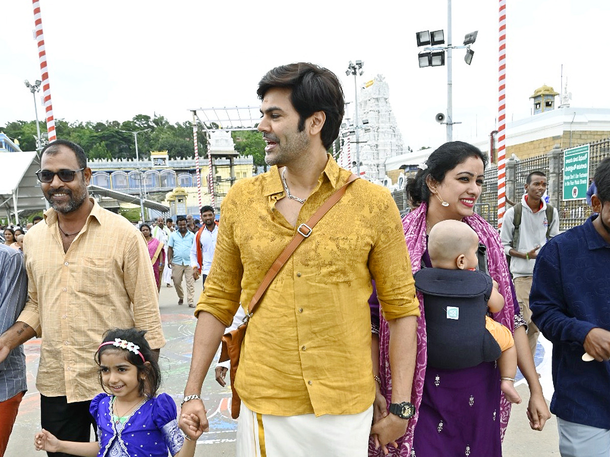 Celebrities Visit Tirumala Tirupati Temple Photos7