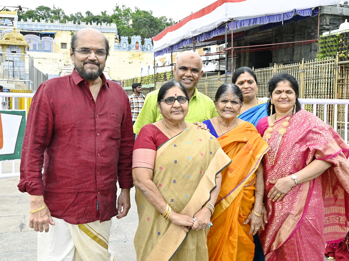 Celebrities Visit Tirumala Tirupati Temple Photos8