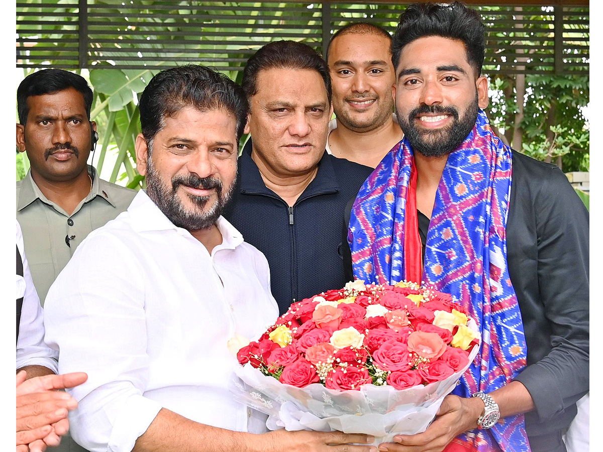 World Cup Winner Mohammed Siraj Meets Telangana CM Revanth Reddy Photos1