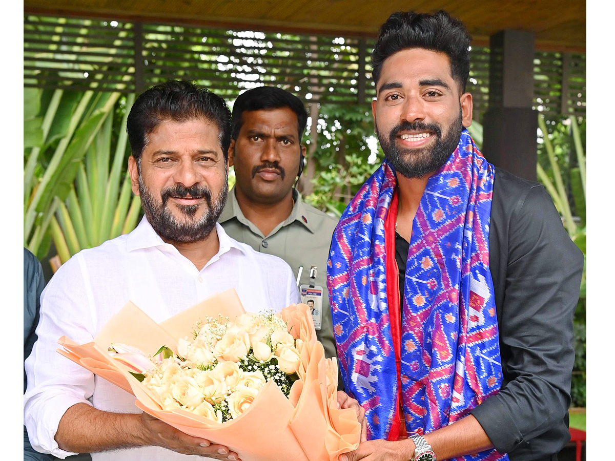 World Cup Winner Mohammed Siraj Meets Telangana CM Revanth Reddy Photos4