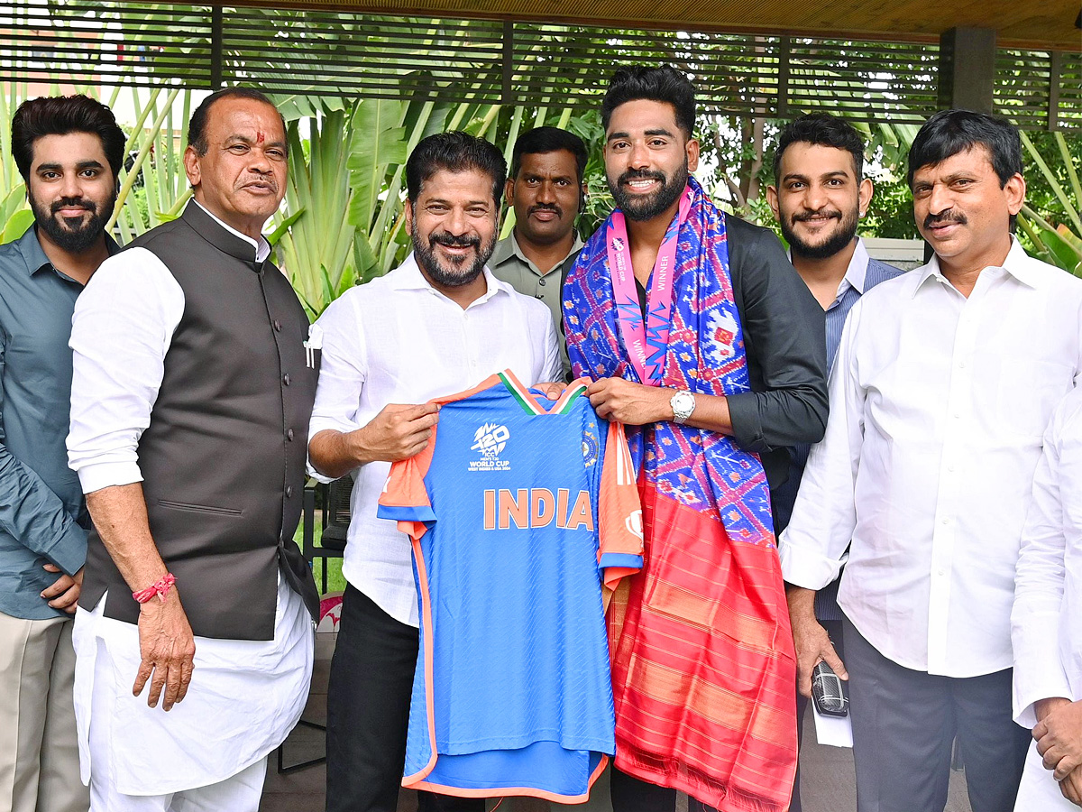 World Cup Winner Mohammed Siraj Meets Telangana CM Revanth Reddy Photos5