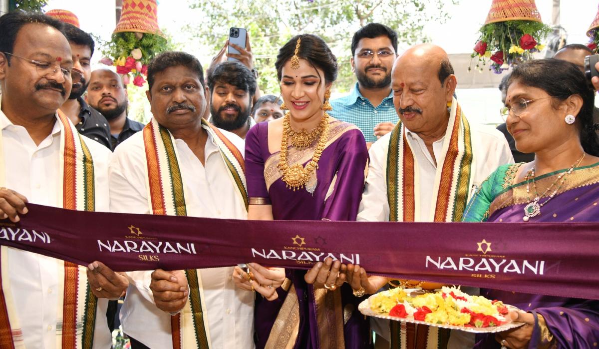 Actress Lavanya Tripathi Inaugurates Kanchipuram Narayana Silks Vastra Showroom at Kukatpally Photos2