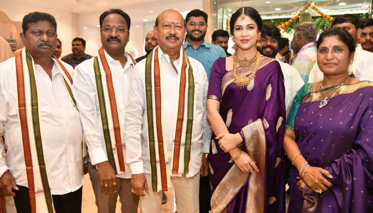 Actress Lavanya Tripathi Inaugurates Kanchipuram Narayana Silks Vastra Showroom at Kukatpally Photos22