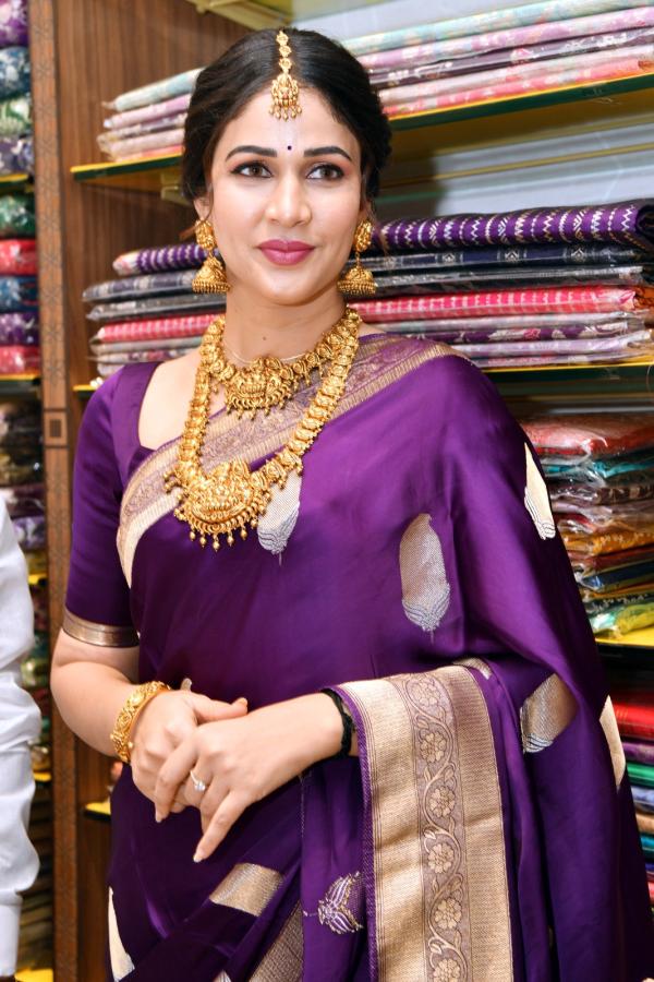 Actress Lavanya Tripathi Inaugurates Kanchipuram Narayana Silks Vastra Showroom at Kukatpally Photos5