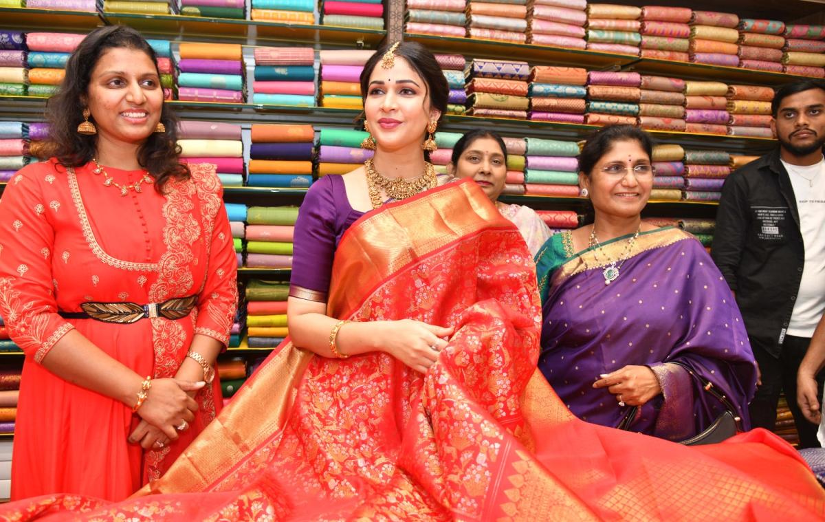 Actress Lavanya Tripathi Inaugurates Kanchipuram Narayana Silks Vastra Showroom at Kukatpally Photos8