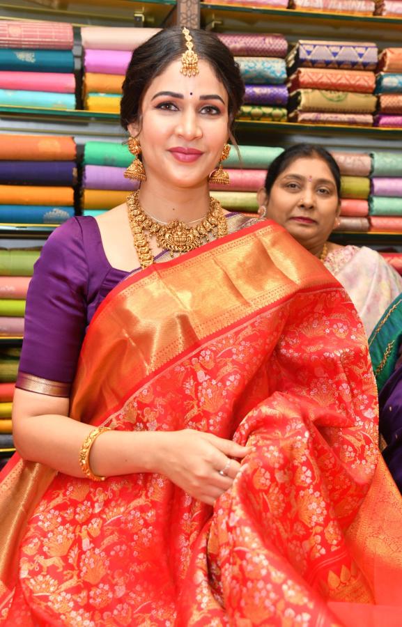 Actress Lavanya Tripathi Inaugurates Kanchipuram Narayana Silks Vastra Showroom at Kukatpally Photos9