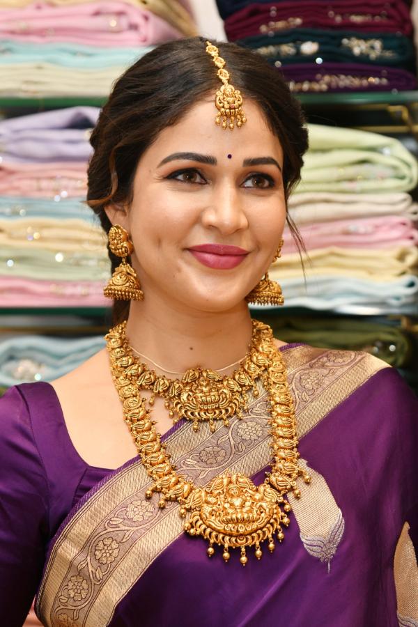 Actress Lavanya Tripathi Inaugurates Kanchipuram Narayana Silks Vastra Showroom at Kukatpally Photos18