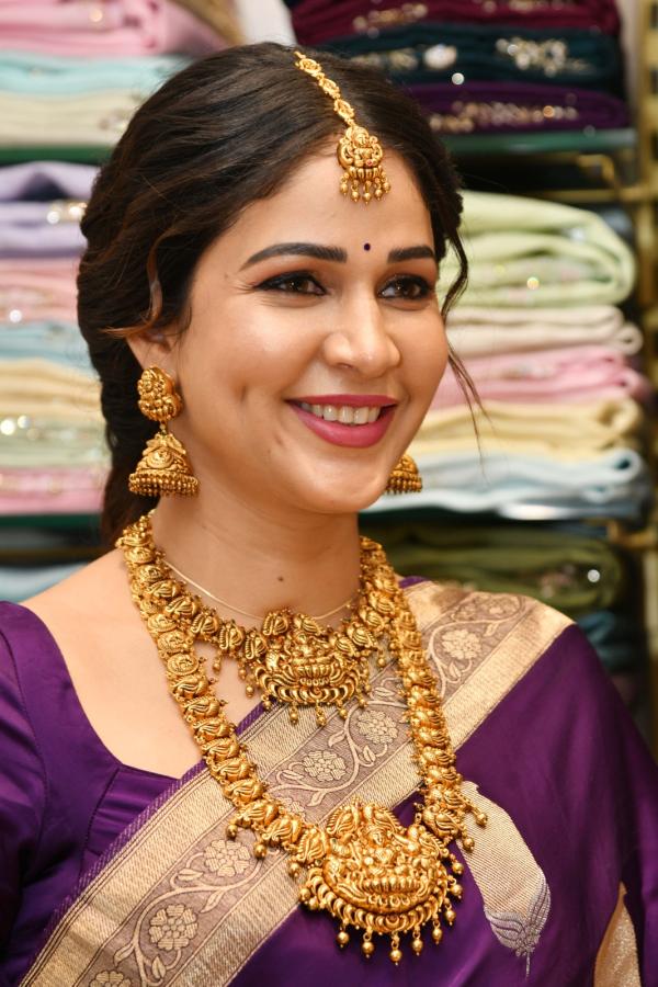 Actress Lavanya Tripathi Inaugurates Kanchipuram Narayana Silks Vastra Showroom at Kukatpally Photos20