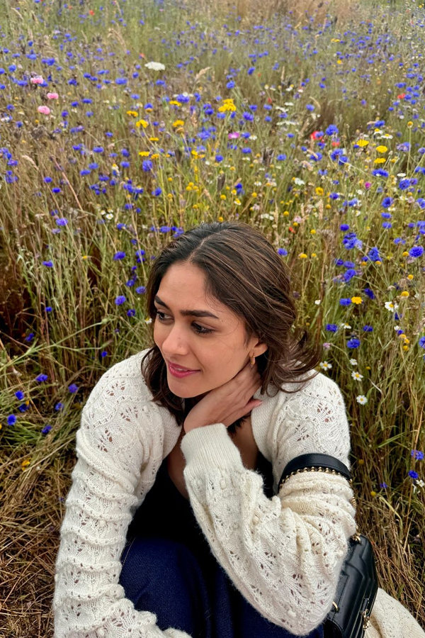 Mrunal Thakur Stunning Photos In Flower Garden Goes Viral12