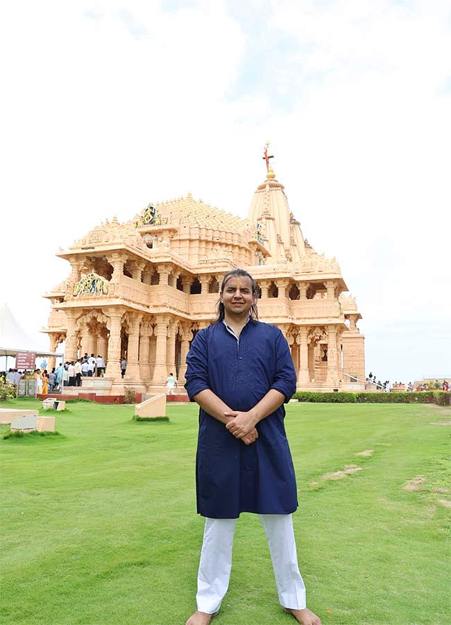 Ola CEO Bhavish Aggarwal At Somnath Temple Photos3