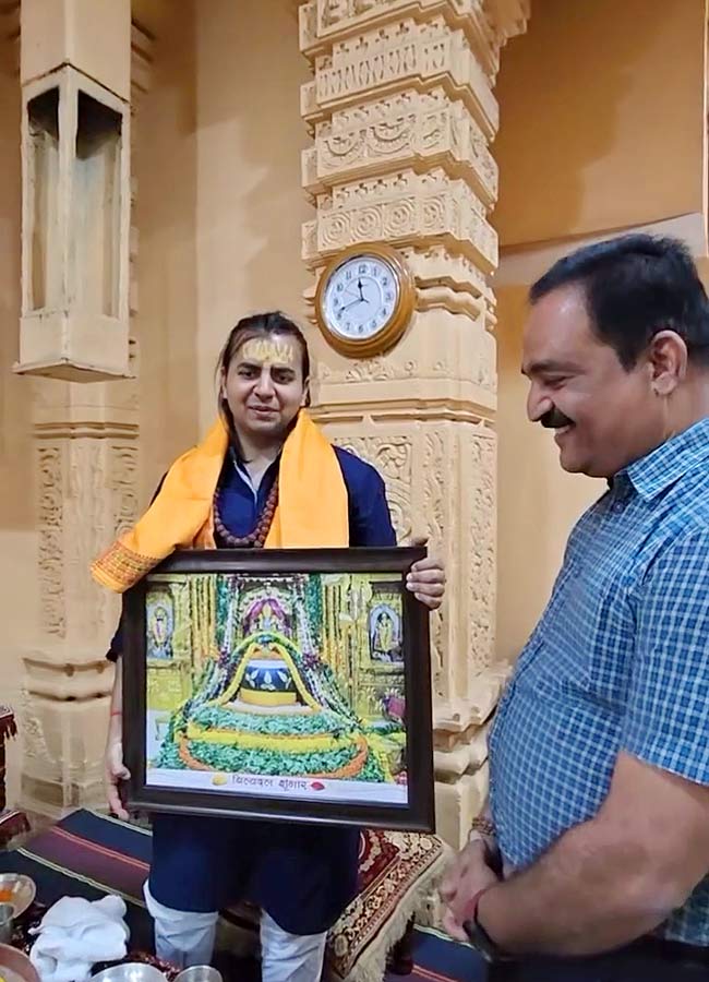 Ola CEO Bhavish Aggarwal At Somnath Temple Photos7